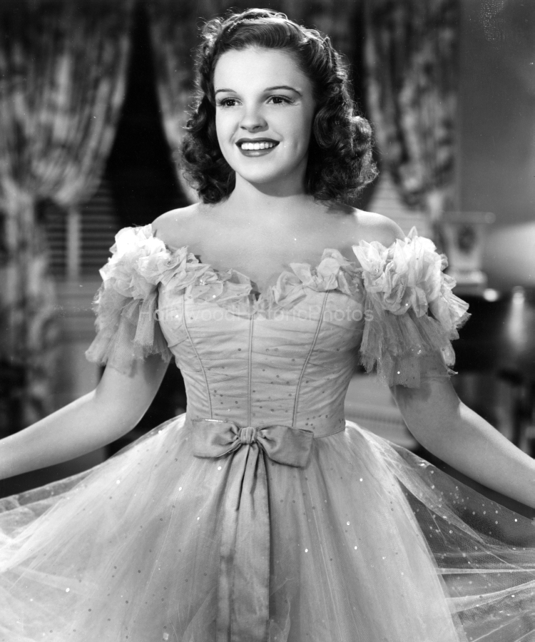 Judy Garland 1939 x WM.jpg